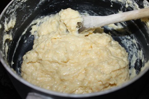 cream puffs making