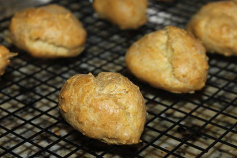 making cream puffs