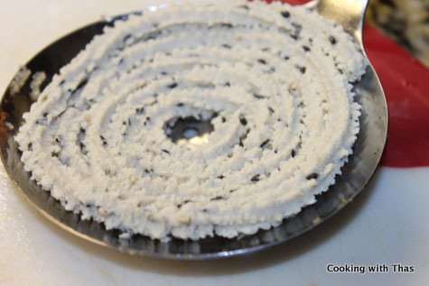 making murukku