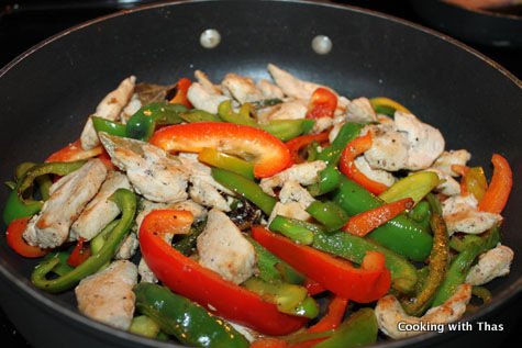 making aromatic chicken stir fry