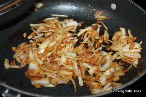 making fennel pepper chicken korma