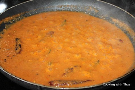making green pepper and tomato chutney