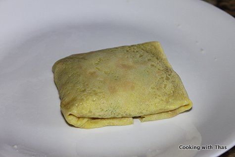 wrapping chicken crepe with chicken filling