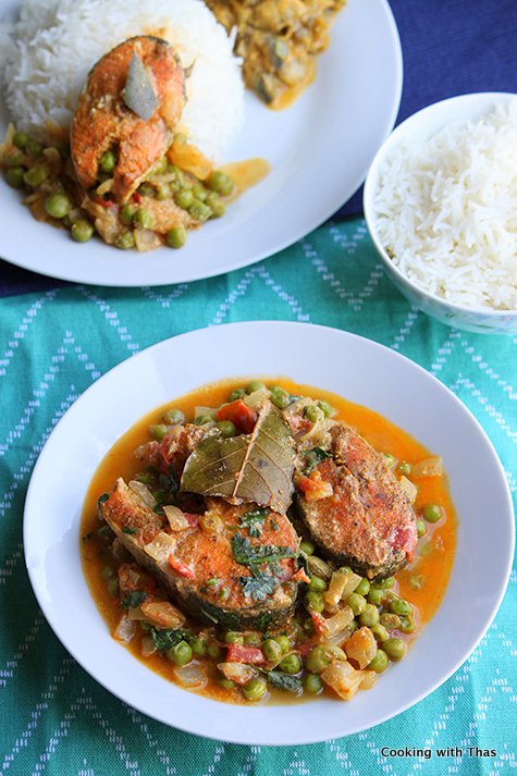 salmon and peas in yogurt gravy