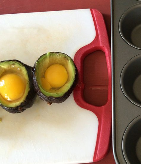 Making Avocado in egg