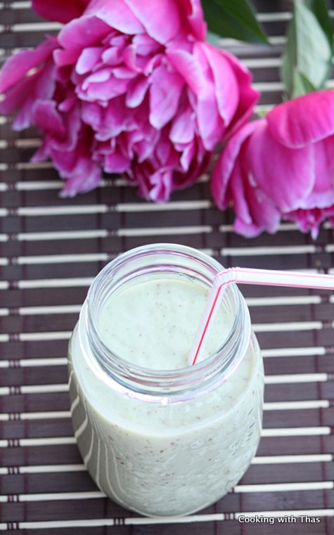 Avocado-Dates Smoothie