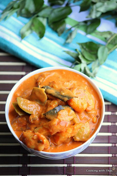 Shrimp and mango in coconut gravy